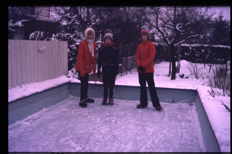 34.Regensburg dec 1975 Brigitte,Marion,Peter.JPG